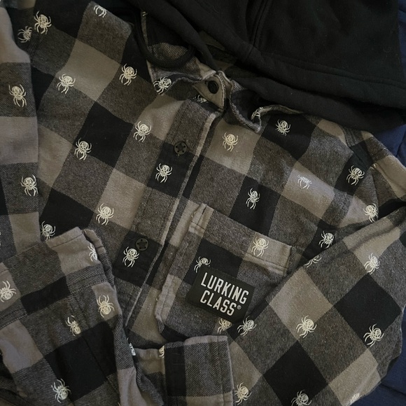 Lurking Class by Sketchy Tank Spider Black Crop Hooded Flannel Shirt - Picture 3 of 5